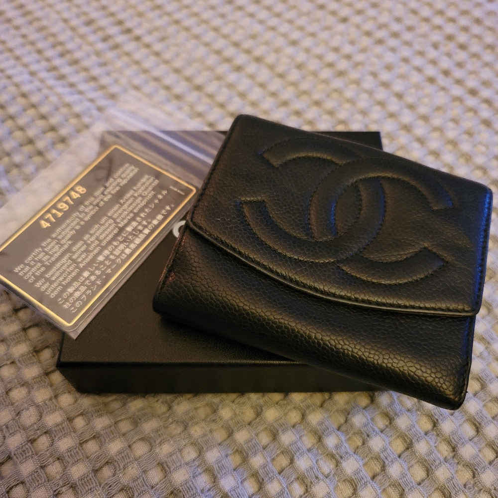 SALE/ CHANEL Bi-fold Wallet/ Full Inclusion